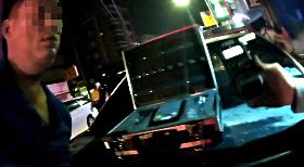 4度酒駕　爛醉男拒盤查衝撞警車　