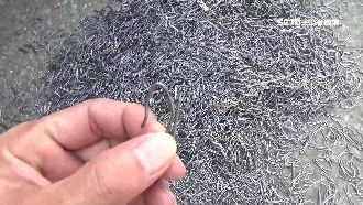 撒落10萬窗簾釘　駕駛被抓到是酒駕