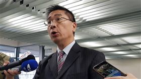 慶富案關鍵　徐國勇：誰進總統府見了誰行政院發言人徐國勇17日在屏東接受記者訪問，認為慶富案真正關鍵是「誰進總統府見了誰，誰有沒有權力去處理這個事情。」中央社記者郭芷瑄攝　106年11月17日