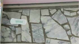 衛生棉,護墊,鞋子,爆廢公社,當兵,行軍　圖／翻攝自臉書