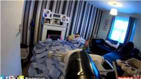 衛生紙,男友,打電動,遊戲,女友,報復,惡作劇,Reuben Fiander,Bekah  Eldridge　圖／翻攝自YouTube