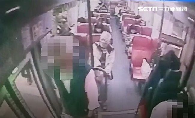 搭公車摸女大生大腿　前科犯又遭指控