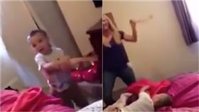 性玩具,假陽具,情趣用品,男童,英國,誤會,藏,互搶,軟劍　圖／翻攝自YOuTube https://goo.gl/wR5uZ1