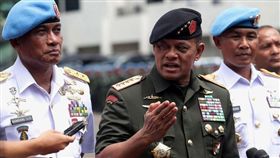 印尼巴布亞挾持危機 軍警救出350人質_https://news.detik.com/berita/3732436/pembebasan-sandera-kkb-papua-panglima-gatot-tni-bergerak-senyap