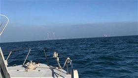 網友從海面拍陸地有灰暗雲霧_爆料公社https://www.facebook.com/groups/451357468329757/permalink/1442641722534655/