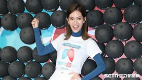 11月18日  曾之喬謝佳見出席屈臣氏活動