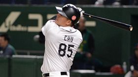 亞冠賽台日戰　朱育賢9下陽春砲（1）2017亞洲職棒冠軍爭霸賽，中職聯隊18日在東京巨蛋與日本背水一戰，9局下，中職聯隊朱育賢敲出陽春全壘打中央社記者張新偉東京攝　106年11月18日
