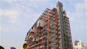 遭立委質疑不坦白　雄檢：依證據辦案國民黨立委王育敏16日在立法院質疑承辦獵雷艦弊案的高雄地檢署對慶富副董事長陳偉志曾進總統府見時任新南向政策辦公室主任黃志芳一事，態度迥異不坦白。雄檢回應，難單憑被告片面之詞認定，證據到那裡就偵辦到那裡。圖為高雄慶富集團總部大樓。中央社記者董俊志攝　106年11月16日