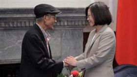 蔡英文總統臉書悼念前農委會主委戴振耀。（翻攝蔡英文臉書）