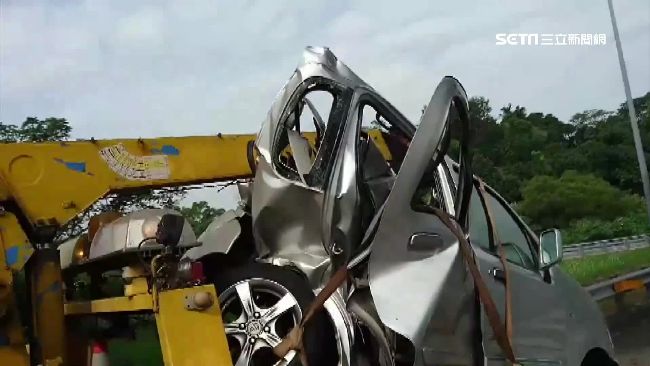 國道4死車禍　警第一時間給傷者打氣