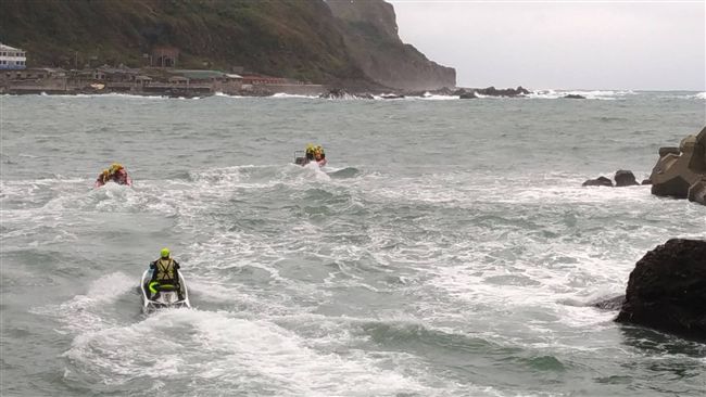 北海岸連2釣客落海　1獲救1失蹤