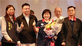 黃秀霜表態爭取代表國民黨選台南市長　前台南大學校長黃秀霜（中）19日在台南市黃秀霜之友會會員大會暨聯誼餐會中，表態將爭取代表國民黨參選台南市長。（黃秀霜之友會提供）中央社記者楊思瑞台南傳真　106年11月19日