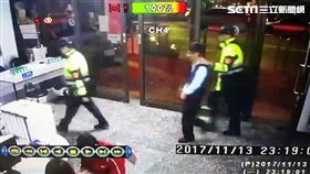 郭男因無娶妻生子，獨自照顧高齡雙親，內心孤單寂寞，三度前往土城中央路偷窺，最後一次失風遭逮，訊後依社維法逕行裁罰（翻攝畫面）