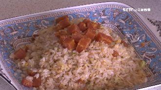 烏魚子豪邁吃！沙拉擺盤、炒飯都對味