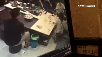 軍人誆投資詐千萬　父母下跪道歉