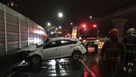 台1線,小客車,三重,自撞,事故　圖／翻攝畫面