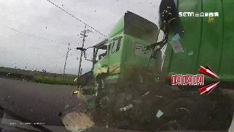 大貨車連環撞2車　摔進魚塭釀2傷