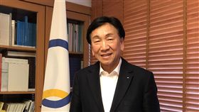 吳經國辭國際拳總主席國際拳總主席吳經國（圖）20日晚間發出聲明表示，已辭去主席一職，吳經國請辭後，將由副主席法希內利（Franco Falcinelli）擔任過渡主席，直到下次選舉。（檔案照片）中央社　106年11月20日