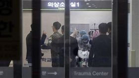 脫北士兵叛逃南韓送醫_韓國時報http://www.koreatimes.co.kr/www/nation/2017/11/103_239162.html