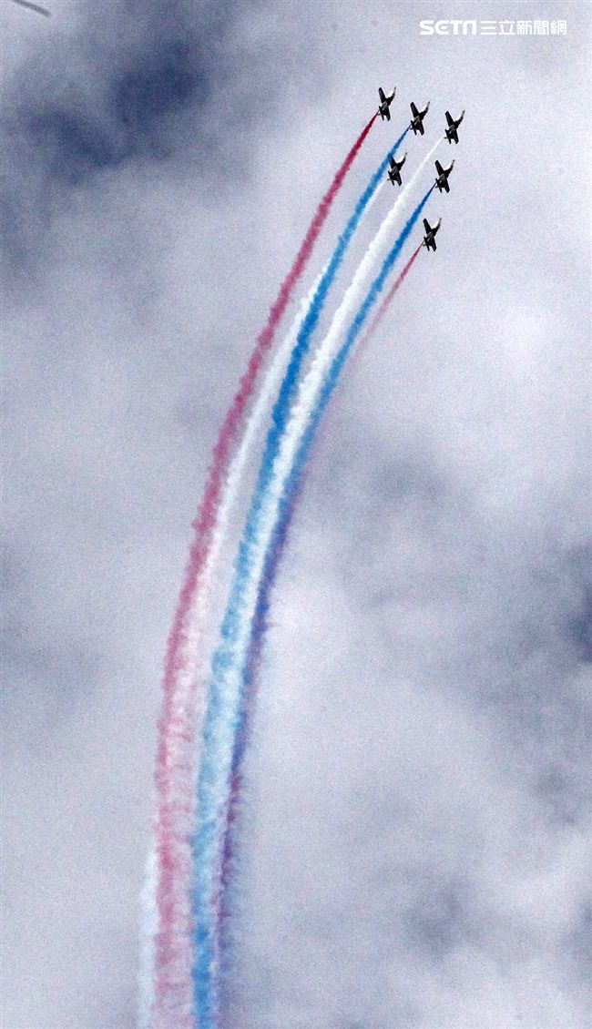 空軍新竹基地25日國防知性之旅營區開放，（21）舉行預校有雷虎小組特技操演、IDF經國號戰機、幻象2000戰機單機特技操演等等精彩內容。（記者邱榮吉/攝影）