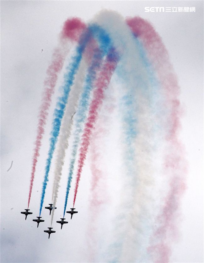 空軍新竹基地25日國防知性之旅營區開放，（21）舉行預校有雷虎小組特技操演、IDF經國號戰機、幻象2000戰機單機特技操演等等精彩內容。（記者邱榮吉/攝影）