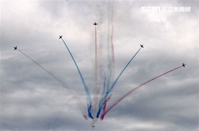 空軍新竹基地25日國防知性之旅營區開放，（21）舉行預校有雷虎小組特技操演、IDF經國號戰機、幻象2000戰機單機特技操演等等精彩內容。（記者邱榮吉/攝影）