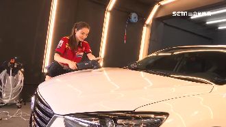 正妹棄小模光環　轉行汽車美容賺錢