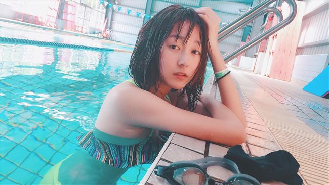 超正「水滴雪乳」拿X頭走秀…太驚人