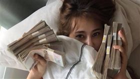 泰國 情侶 吵架
https://www.facebook.com/tar.cwns/photos?lst=100001792720644%3A100009403734436%3A1511314470&source_ref=pb_friends_tl