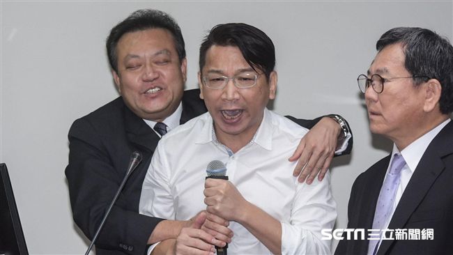 杯葛遭抬離　徐永明：現在是比拳頭嗎
