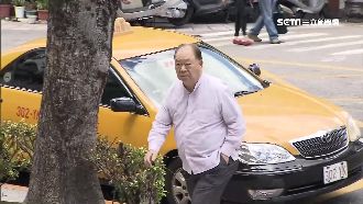 盜朱銘賣贗品　建商老闆對女熊抱被告