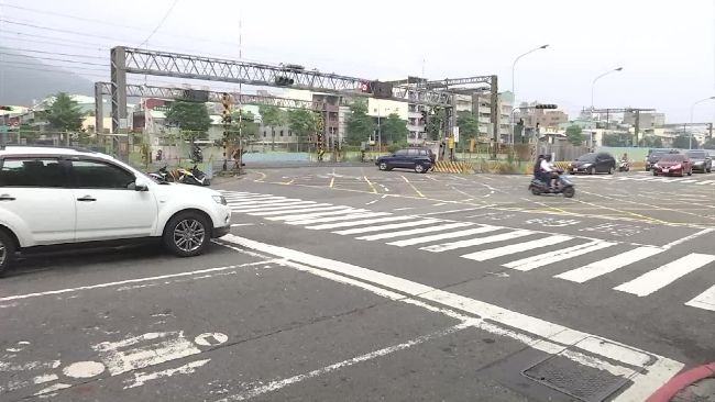明明禁止左轉！一天近500車玩命