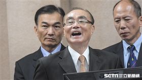 國防部長馮世寬22日前往立法院國防與外交委員會針對獵雷艦案備詢並報告。 圖／記者林敬旻攝
