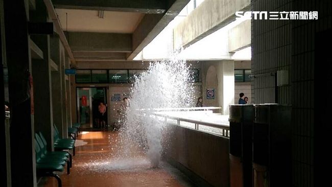 快來看！台中地院走廊竟有「噴泉」！