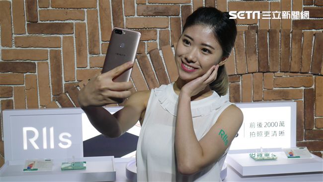 最強拍照手機OPPO R11s發表