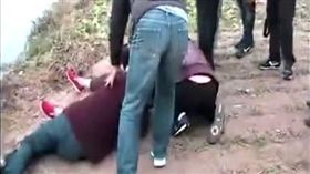 給不出聘禮，男方母親竟跳河輕生。（圖／翻攝環球網）