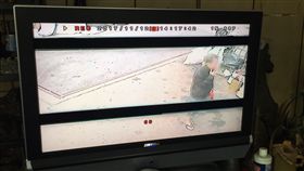 黃男竊完電瓶後立即拿去回收場銷贓。（圖／翻攝畫面）