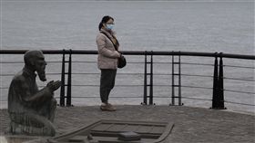 淡水15.9度　入秋後最冷（1）中央氣象局觀測，19日北台灣整天溼冷，清晨淡水及新屋氣溫都降到攝氏15.9度，是入秋以來台灣本島平地新低溫。中央社記者吳家昇攝　106年11月19日