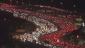 美國公路變燈海 圖／CNN臉書