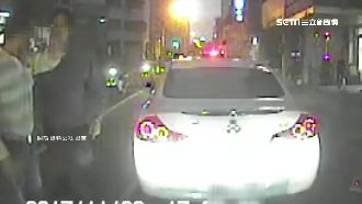 貨車減速禮讓機車　後車不爽攔車開嗆