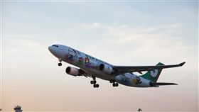 飛機　出國
https://www.flickr.com/photos/jerrylai0208/9198643203/in/photolist-f1Rs9B-Uio2eG-S5drmX-RTygLQ-8nbVQb-qWXSdN-nGestT-J7MthX-6mThUo-f1RrBM-mQknaK-pAsbA8-odBLTt-rch1RW-s8UzYN-yWkody-bNtySz-o3ViWh-o