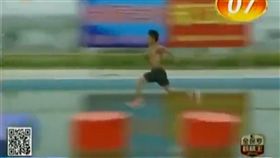 16:9
影／陸版挑戰體能極限王　猛男從頭衝到尾20秒完賽
圖／翻攝自新浪
http://f.us.sinaimg.cn/000M3kv4lx07g07uU1UI0104010053LQ0k01.mp4?label=mp4_hd&template=25&Expires=1511423053&ssig=xK50OgoTVM&KID=unistore,video