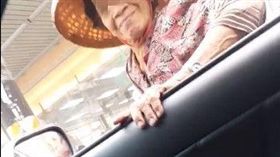 熱心男載婆婆去市場 圖／翻攝自爆料公社