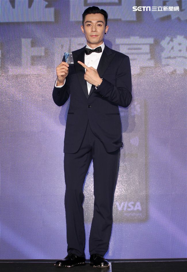 楊丞琳.周柏豪代言信用卡。（記者邱榮吉/攝影）