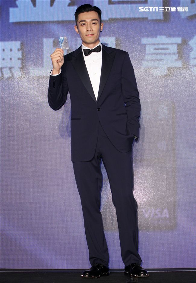 楊丞琳.周柏豪代言信用卡。（記者邱榮吉/攝影）