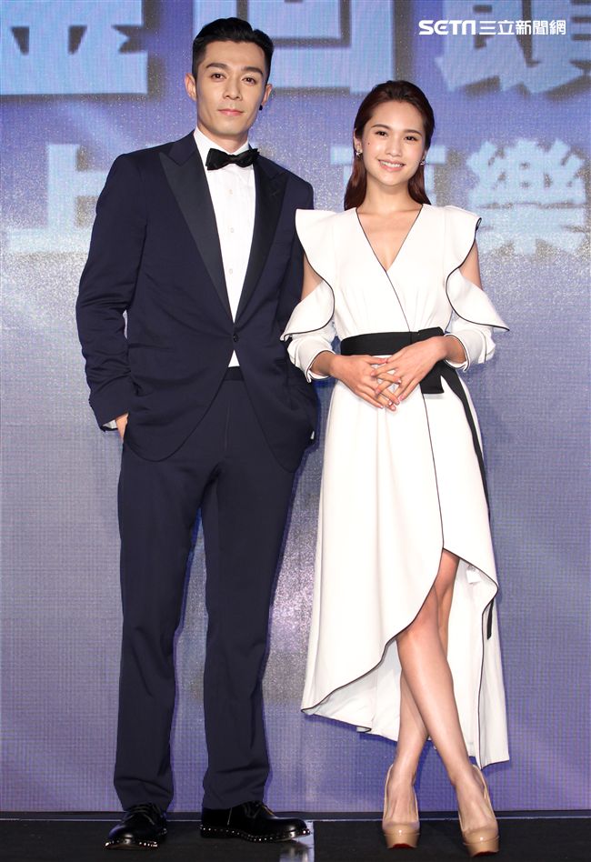 楊丞琳.周柏豪代言信用卡。（記者邱榮吉/攝影）