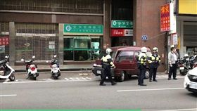 新竹市東門街 合作金庫 搶銀行 
圖/翻攝畫面