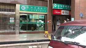 新竹市東門街 合作金庫 搶銀行 
圖/翻攝畫面