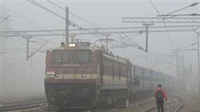 印度,火車（圖／翻攝自推特）