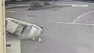 才被擦撞…這回女駕疑車速快過彎自翻